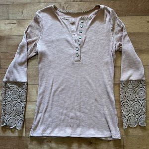 VICHYIE Womens Long Sleeve Tunic Lace Sleeve V Neck Buttons Shirt in Khaki